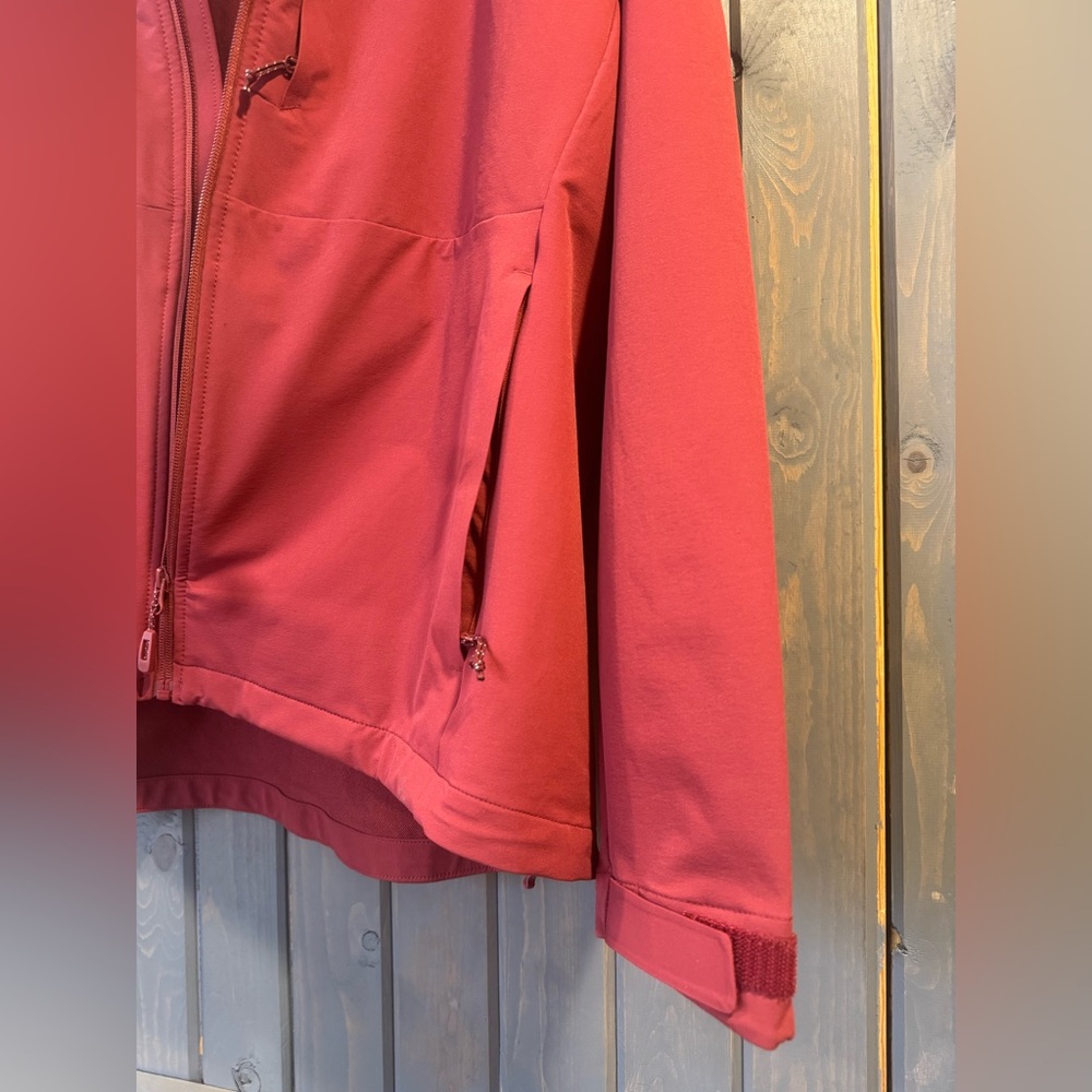 Red soft shell Jacket - Picture 9 of 9